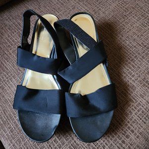 Reaction Kenneth Cole, black platform sandal, sz 11